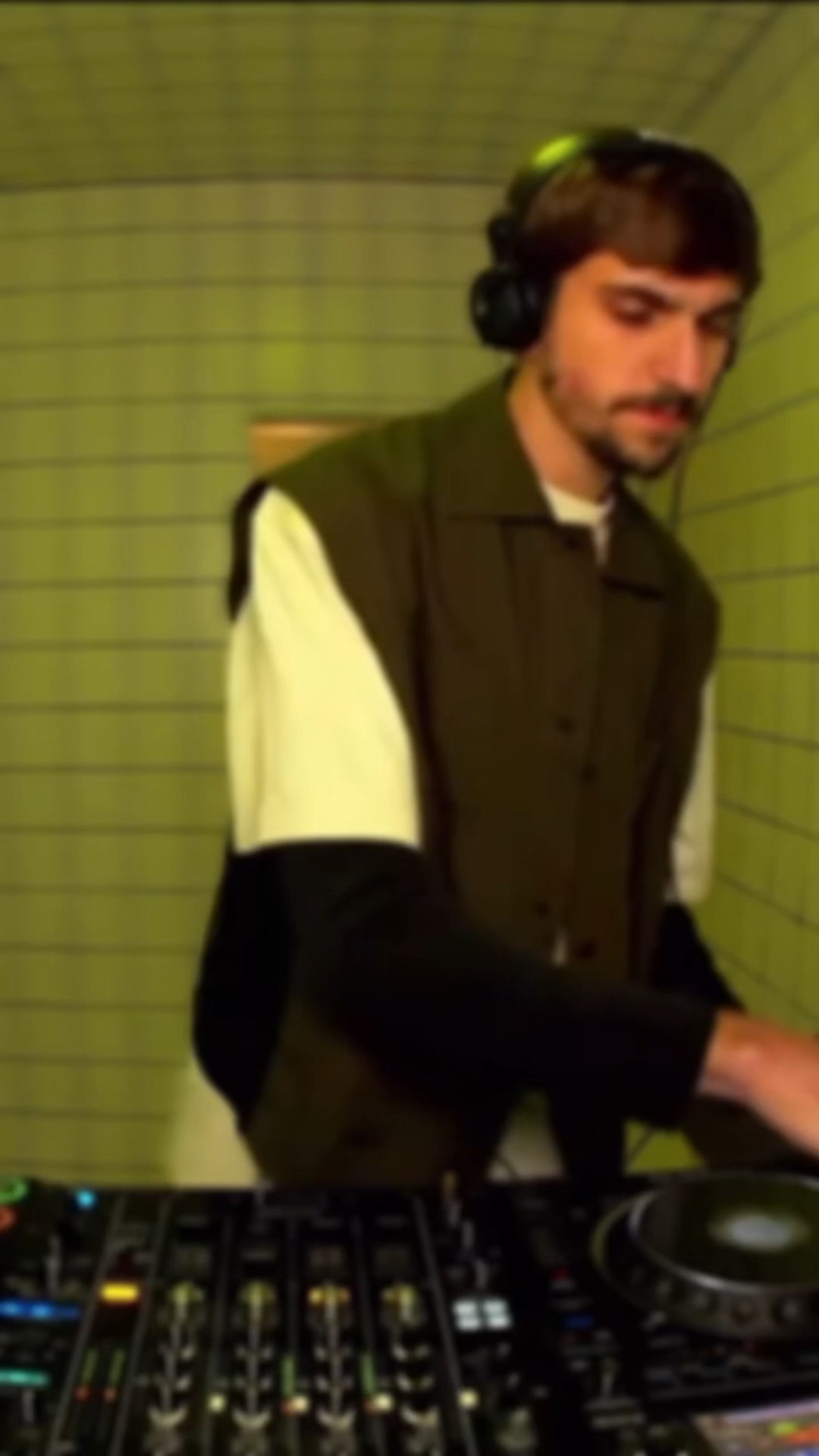 Picks #63 by Madd Rod ☆ Check the full list on our website www.hoer.live ? #dj #techno